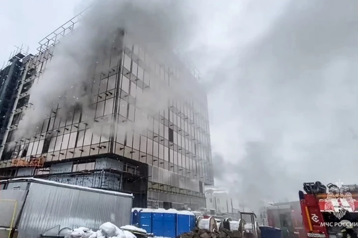 Число жертв пожара в строящемся здании в Москве возросло до восьми