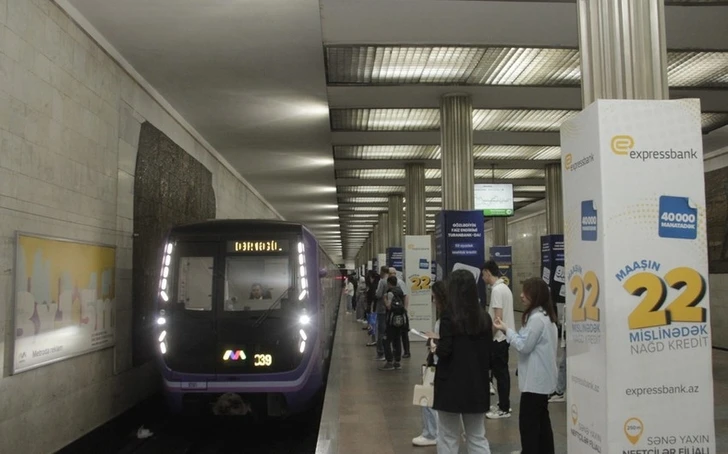 На одной из станций бакинского метро обновлена система освещения