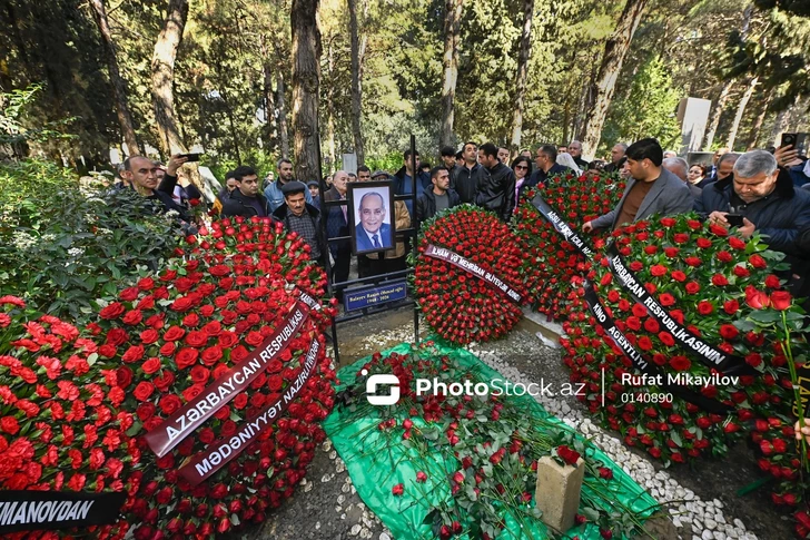 Народный артист Расим Балаев похоронен на Аллее почетного захоронения в Баку