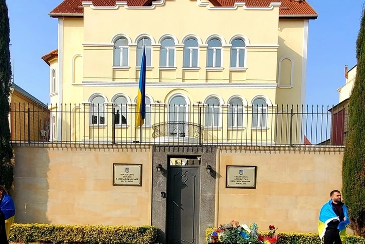 Посольство Украины в Баку открыло книгу соболезнований жертвам авиаудара по Киеву