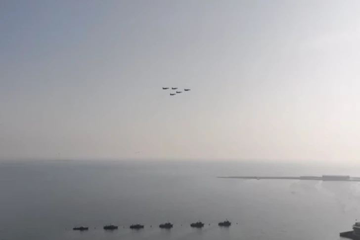 Турецкие истребители F-16 совершили полет на военном параде в Баку