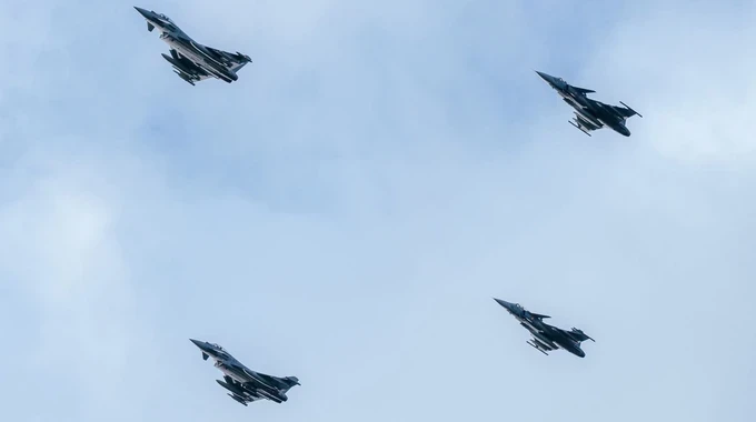 Истребители НАТО сбили беспилотник, нарушивший воздушное пространство Латвии