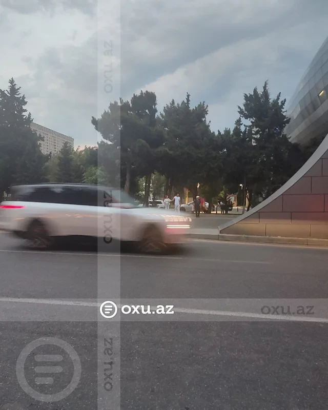 Media.az - Новости Азербайджана - Неисправный лифт на переходе у ASAN xidmət в Баку подвергает опасности детей и пожилых людей
