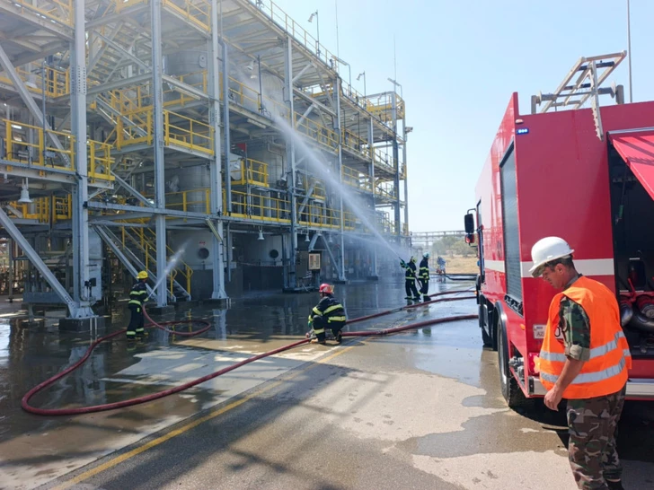 МЧС Азербайджана провело пожарно-тактическое учение на предприятии SOCAR в Сумгайыте