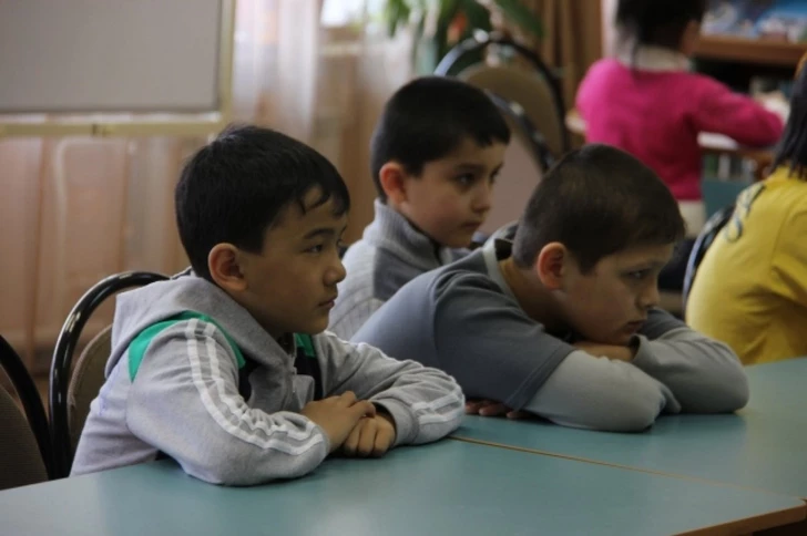 Нотариальная доверенность или депортация: новые правила для несовершеннолетних иностранцев в России
