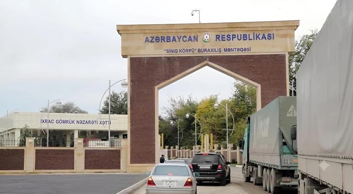 Служба доходов Грузии изучает данные о задержании грузовых автомобилей из Азербайджана