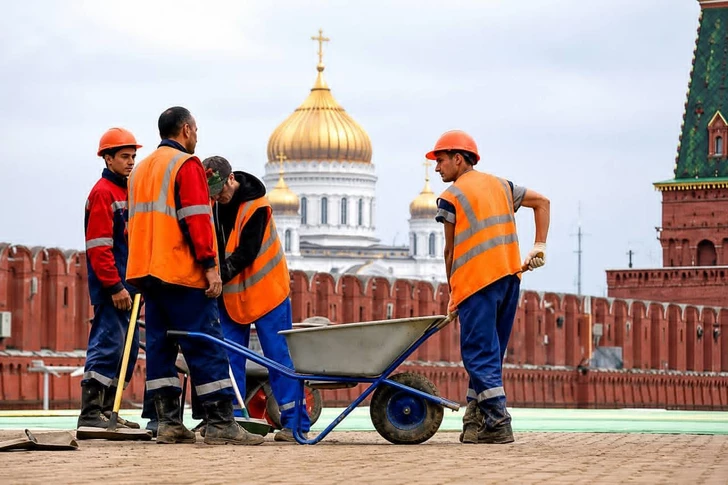 В России введены новые правила для мигрантов: в каких случаях возможна высылка из страны?