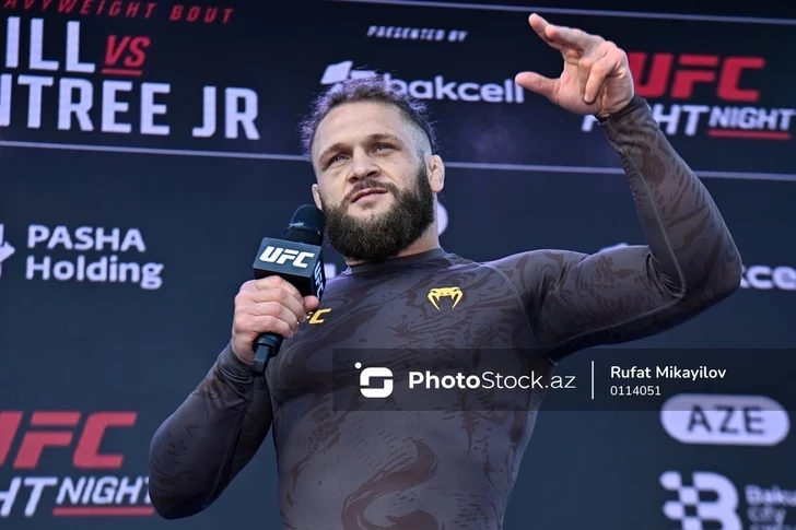 Рафаэль Физиев вернулся в Top-10 рейтинга UFC