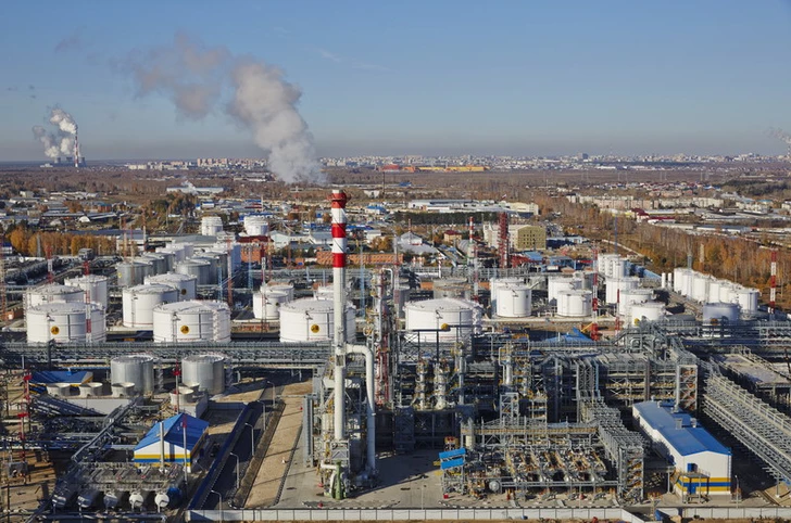 В Тюменской области РФ беспилотник атаковал нефтеперерабатывающий завод, начался пожар