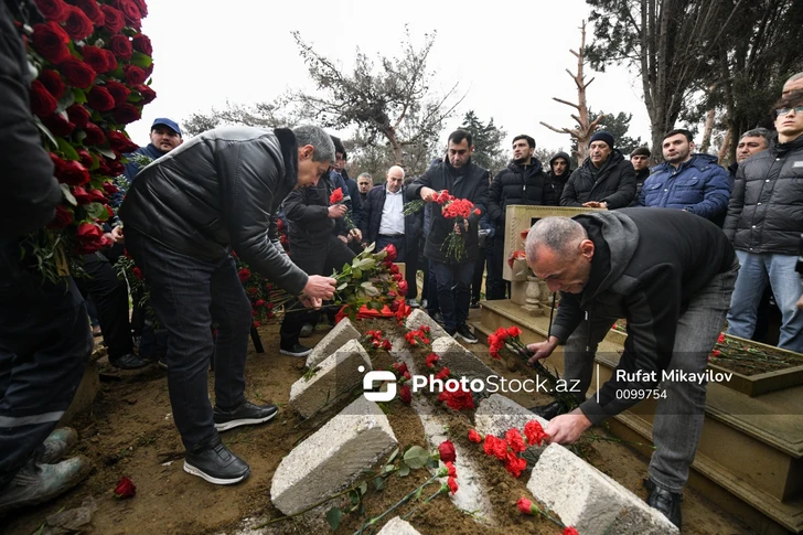 Media.az - Новости Азербайджана - В Баку похоронен подросток, погибший при крушении самолета AZAL в Актау