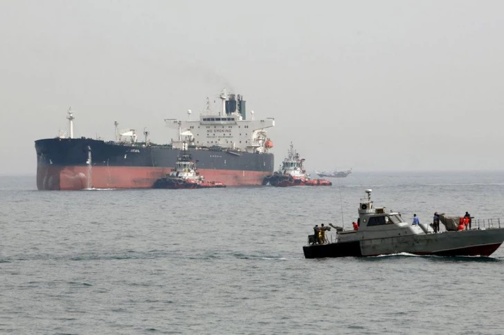 Американские военные задержали танкер с иранской нефтью в зоне ответственности в Индийском океане