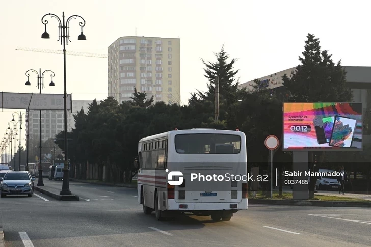 В Баку пассажирский автобус с неисправными тормозами создал аварийную ситуацию