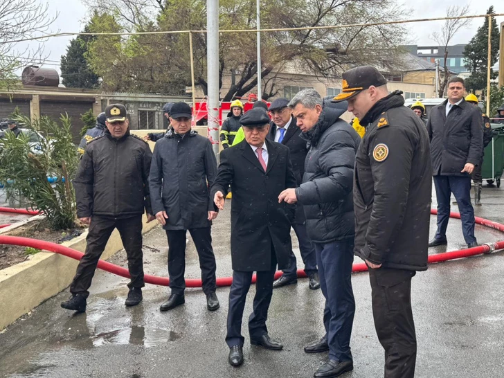 Кямаледдин Гейдаров прибыл на место подтопления в бакинском поселке