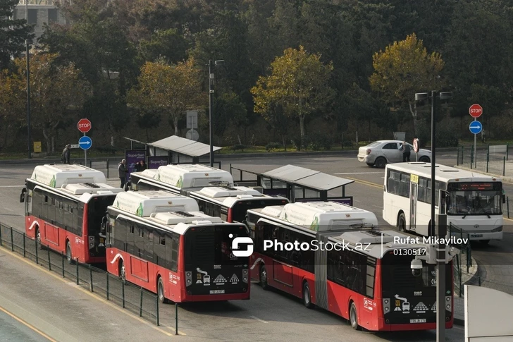 Жители Масазыра жалуются на проблемы с автобусами: переполненность и грубость водителей