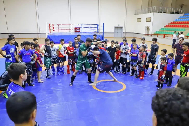 Media.az - Новости Азербайджана - Азербайджанский боец UFC Фарман Гасанов провел мастер-класс в Нахчыване