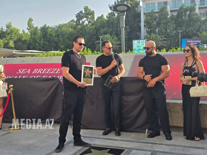 Media.az - Новости Азербайджана - Джон Ньюман открыл именную звезду на Sea Breeze Walk of Fame