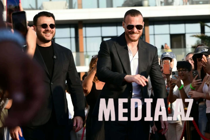 Media.az - Новости Азербайджана - Керем Бюрсин получил именную звезду на Sea Breeze Walk of Fame