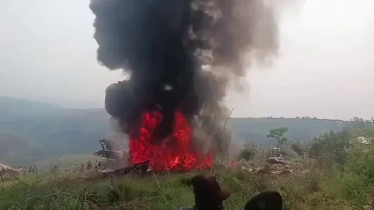 В ДР Конго при крушении военного самолета погибли 13 человек