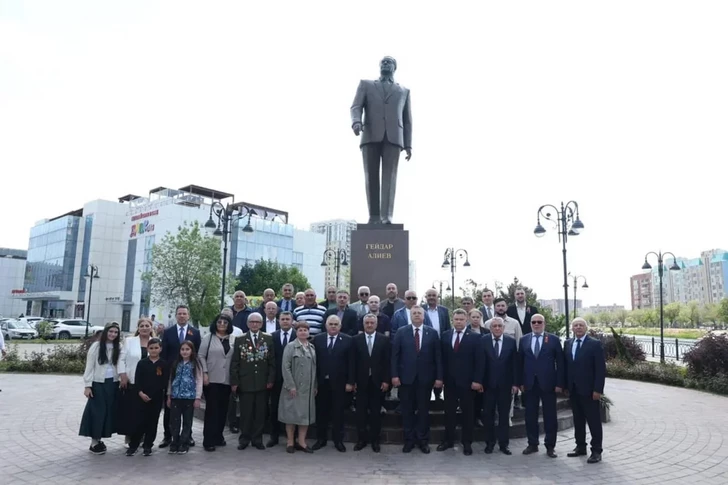 В Астрахани отметили 103-ю годовщину со дня рождения Гейдара Алиева