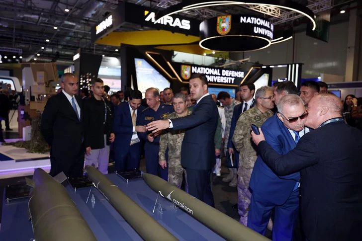 Media.az - Новости Азербайджана - Агиль Гурбанов встретился на полях ADEX-2026 с представителями оборонных ведомств Турции и Латвии