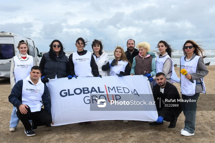 «Защитим Каспий»: сотрудники Global Media Group приняли участие во Всемирном дне очистки побережья