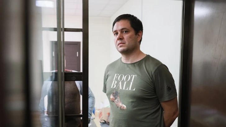 Суд продлил домашний арест главреду Baza: Трифонов останется под ограничениями до зимы