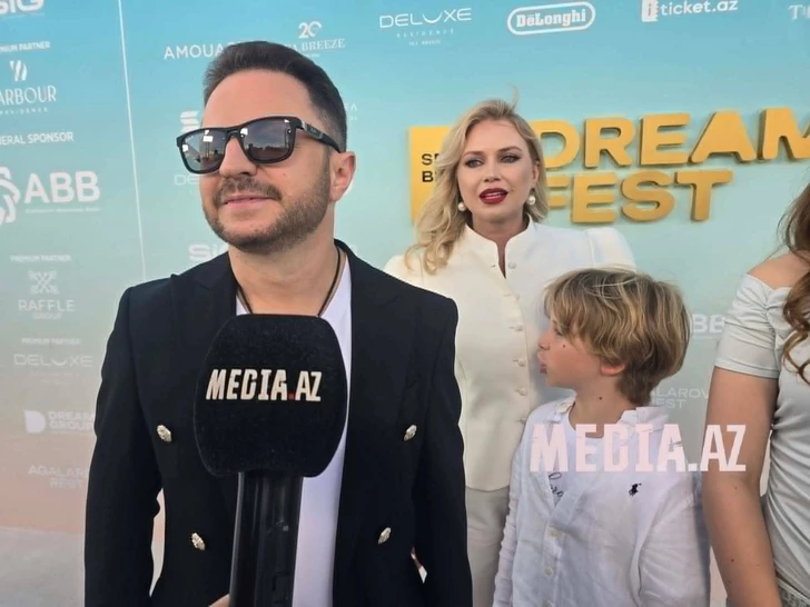 Media.az - Новости Азербайджана - Красная дорожка DREAM FEST 2026: Брендон Стоун назвал свое любимое азербайджанское блюдо