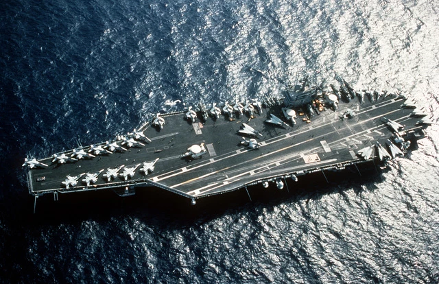 Авианосец USS Theodore Roosevelt направляется на Ближний Восток