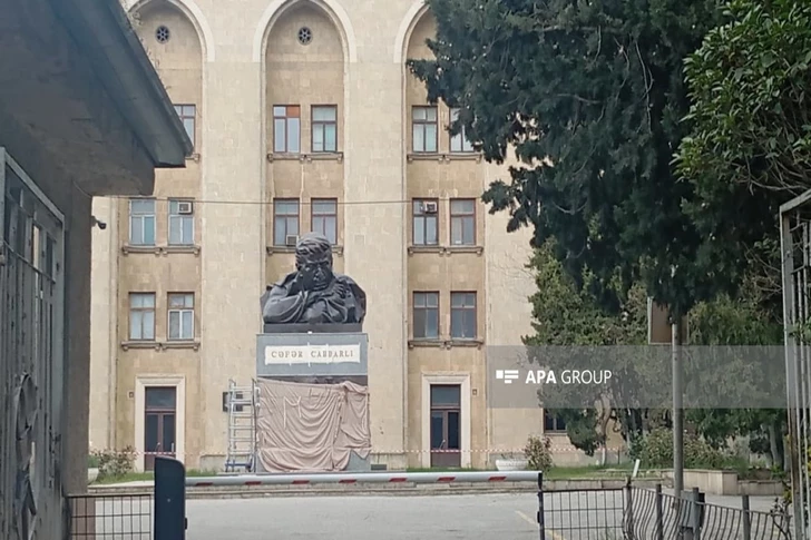 Media.az - Новости Азербайджана - В Баку завершена реставрация бюста Джафара Джаббарлы у киностудии «Азербайджанфильм»