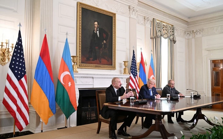 Президент Мира: Дональд Трамп поделился публикацией со встречи с лидерами Азербайджана и Армении