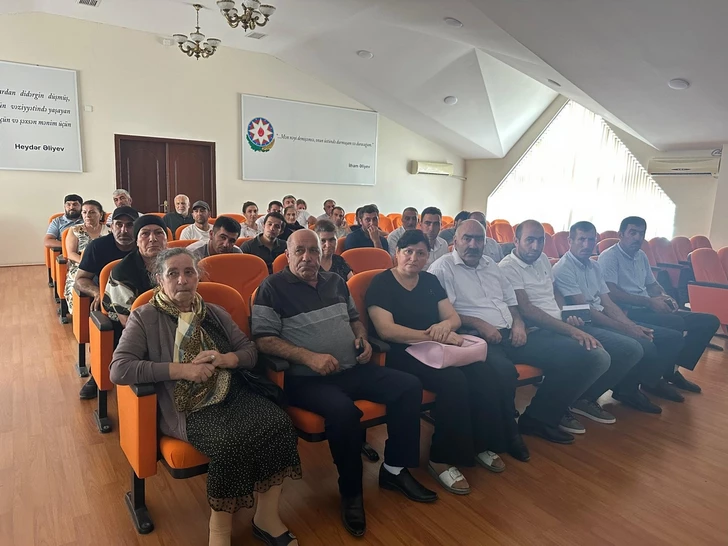 Media.az - Новости Азербайджана - Встреча с переселенцами в селе Венгли
