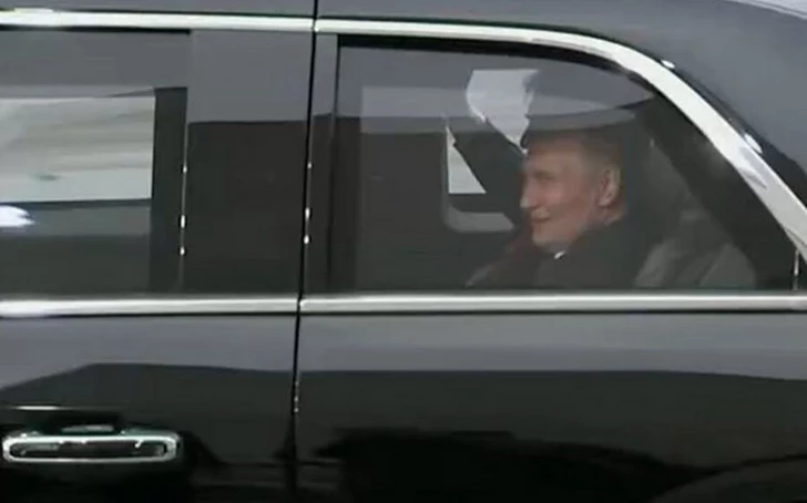 WSJ: Путин нарушил традицию и пересел в лимузин Трампа по его просьбе