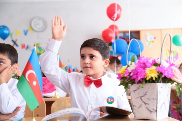 В связи с приемом учащихся в первые классы в бакинские школы направлено более 28 000 запросов