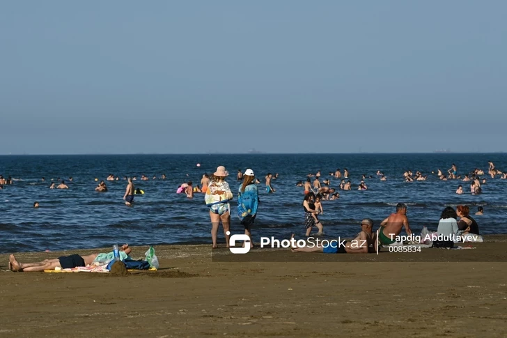 Врач назвал безопасную продолжительность купания в море в курортный сезон