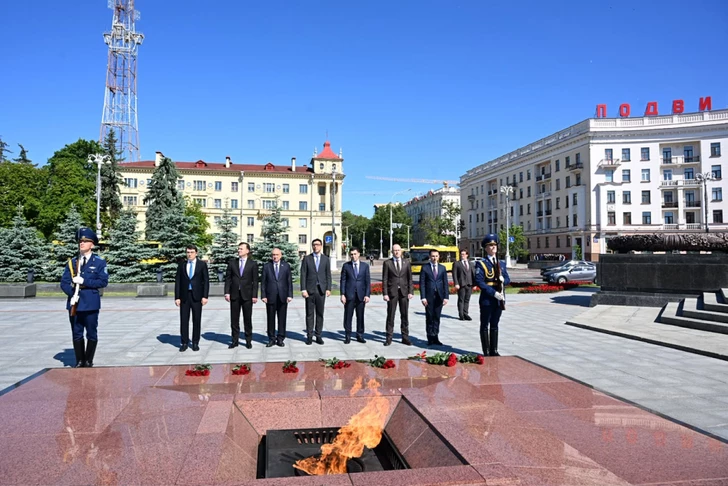 Media.az - Новости Азербайджана - Делегация из Азербайджана посетила Монумент Победы в Минске