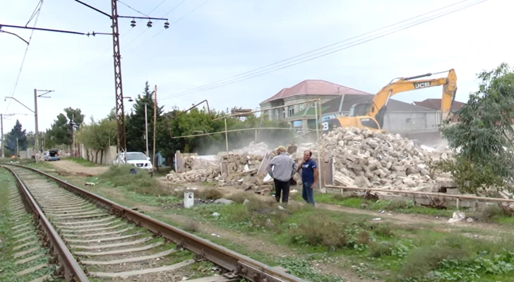 В Баку сносят дома ради восстановления железной дороги: названы суммы компенсаций