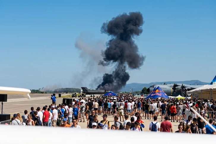 Истребитель F-4 Phantom разбился во время авиашоу в Греции