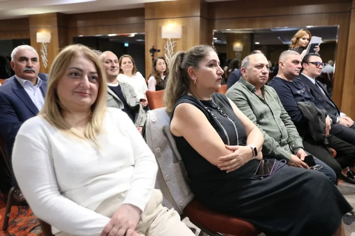 Media.az - Новости Азербайджана - Глава Госкомитета по работе с диаспорой провел встречу с азербайджанской общиной в Ирландии