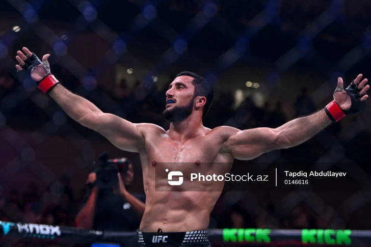 Media.az - Новости Азербайджана - В Баку прошел турнир UFC Fight Night: Рафаэль Физиев одержал победу в главном бою основного карда