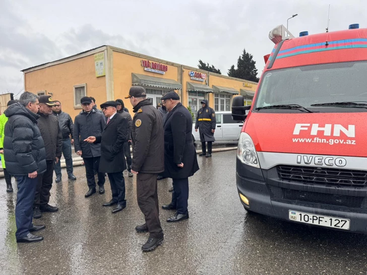 Media.az - Новости Азербайджана - Кямаледдин Гейдаров прибыл на место подтопления в бакинском поселке
