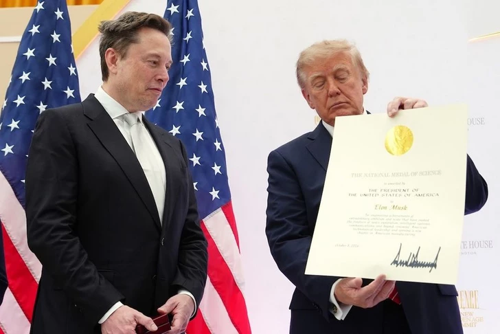 Трамп наградил Маска за вклад в технологические достижения США