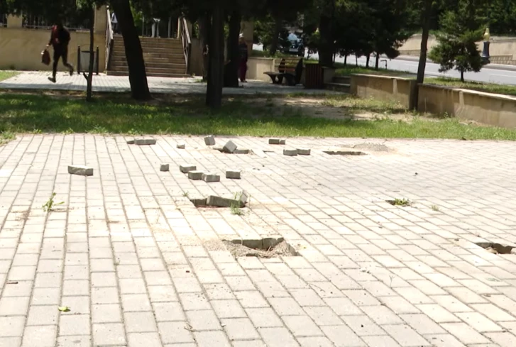Массовый демонтаж в парке в Баку: власти объяснили причины ликвидации тренажеров и качелей