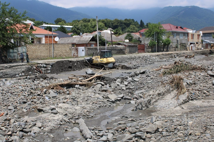 В Загатальском районе восстанавливают водоснабжение после разрушительного селя