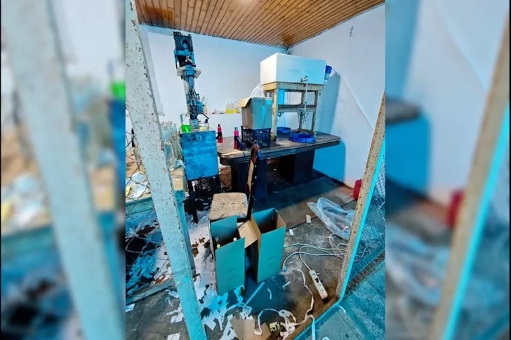 Сотни бутылок спиртного с поддельными акцизами: в Баку пресекли работу подпольного цеха