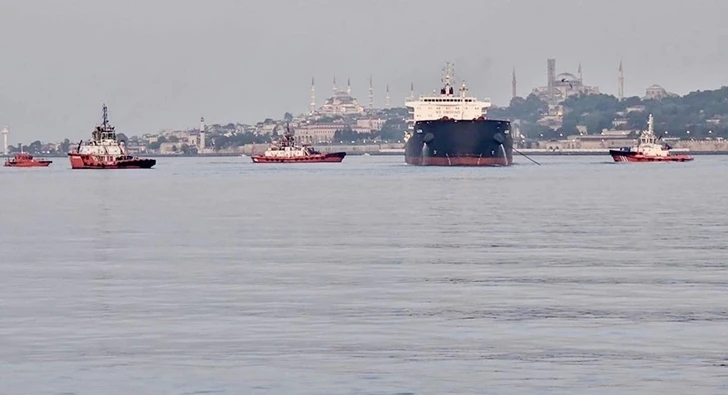 Сухогруз сел на мель в Босфоре: движение судов в проливе приостановлено