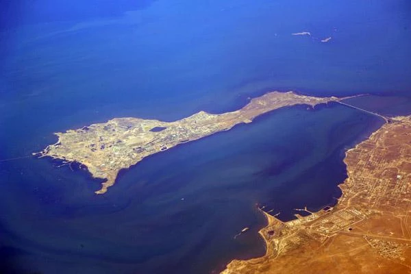 «Азеркосмос»: Острова Гум и Пираллахи рискуют превратиться в полуострова