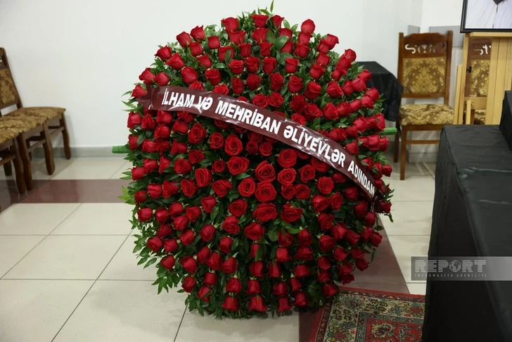 Ильхам Алиев и Мехрибан Алиева отправили венок на церемонию прощания с Гаджи Мурадом Ягизаровым