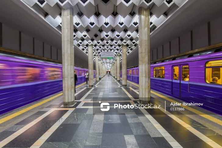 Из-за перепадов напряжения в бакинском метро наблюдаются задержки поездов