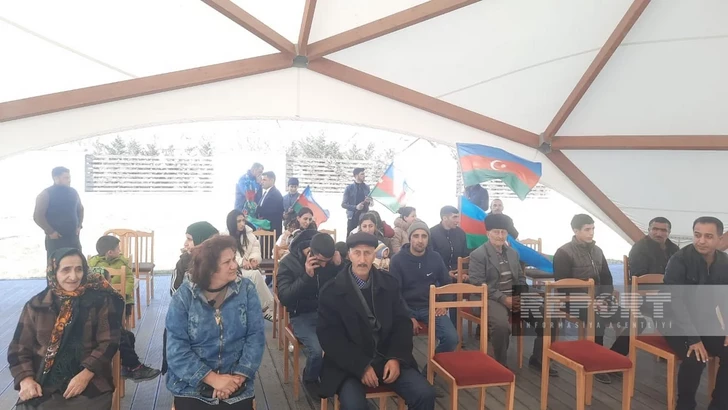 Media.az - Новости Азербайджана - В ходжалинское село Ханабад прибыла первая группа переселенцев, им вручены ключи от домов