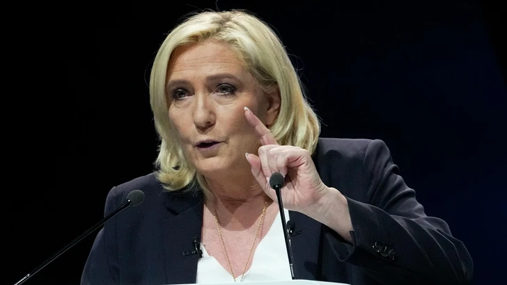 Марин Ле Пен обвинила Макрона в подготовке «административного переворота»